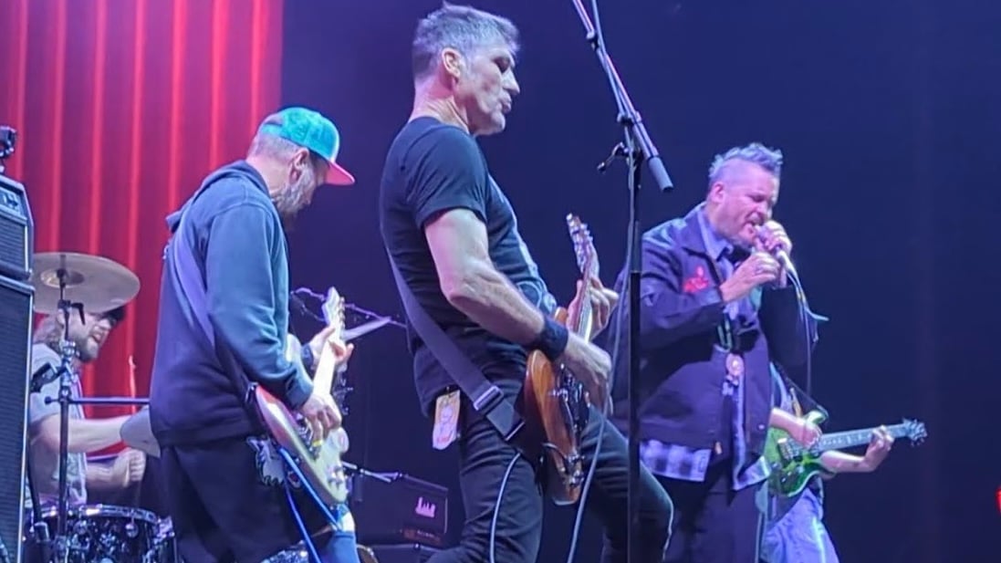 P.E.S.T. de Jeff Ament abre para Dead Pioneers em turnê pelo Canadá