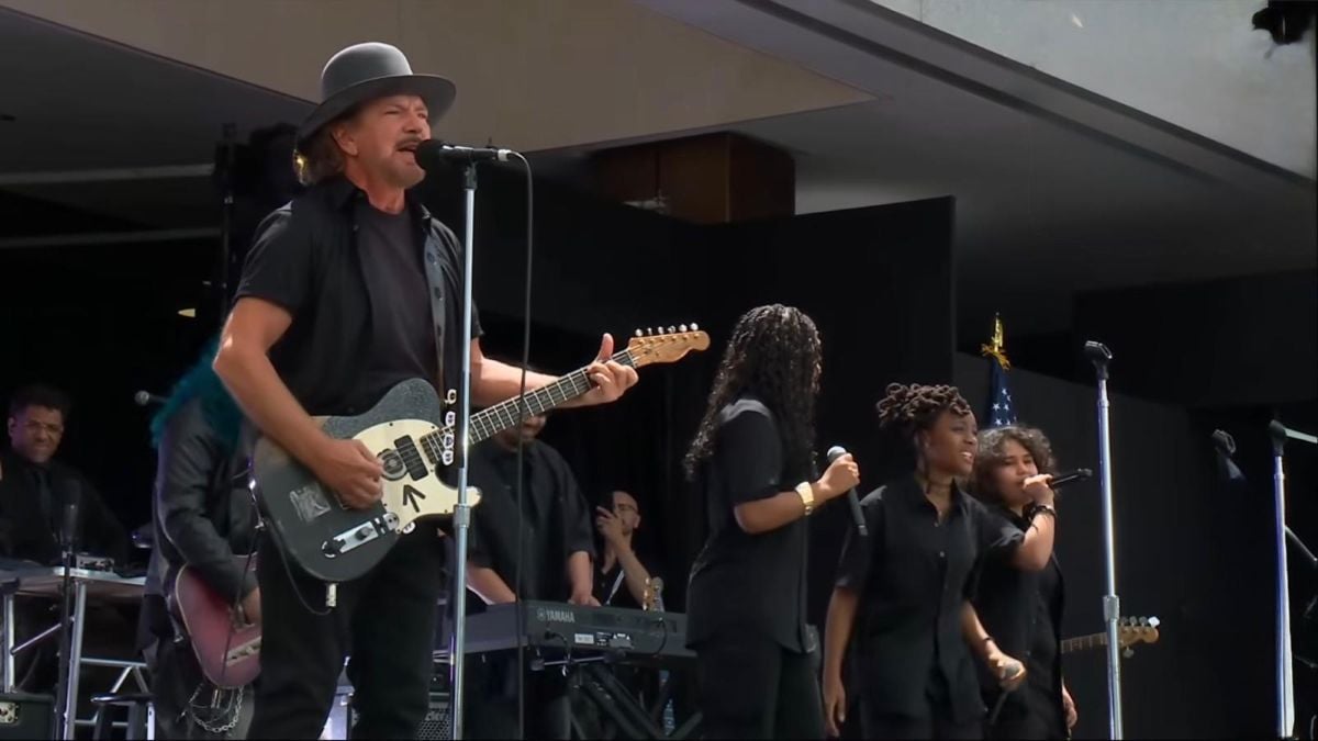 Eddie Vedder estreia 'Better Believe' na abertura do Obama Presidential Center
