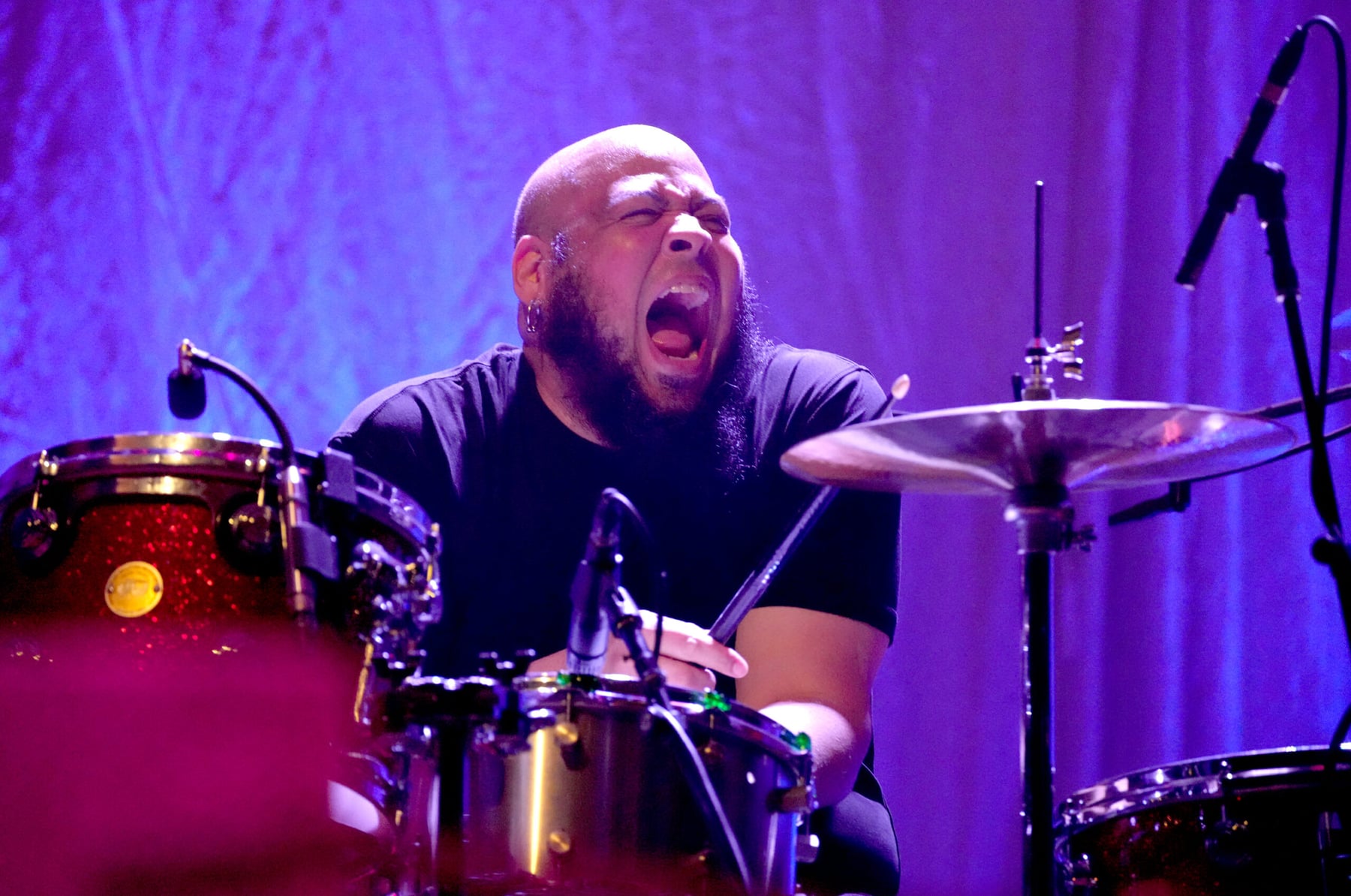 Pearl Jam estreia Abe Laboriel Jr. com surprise set de 16 músicas no Ohana