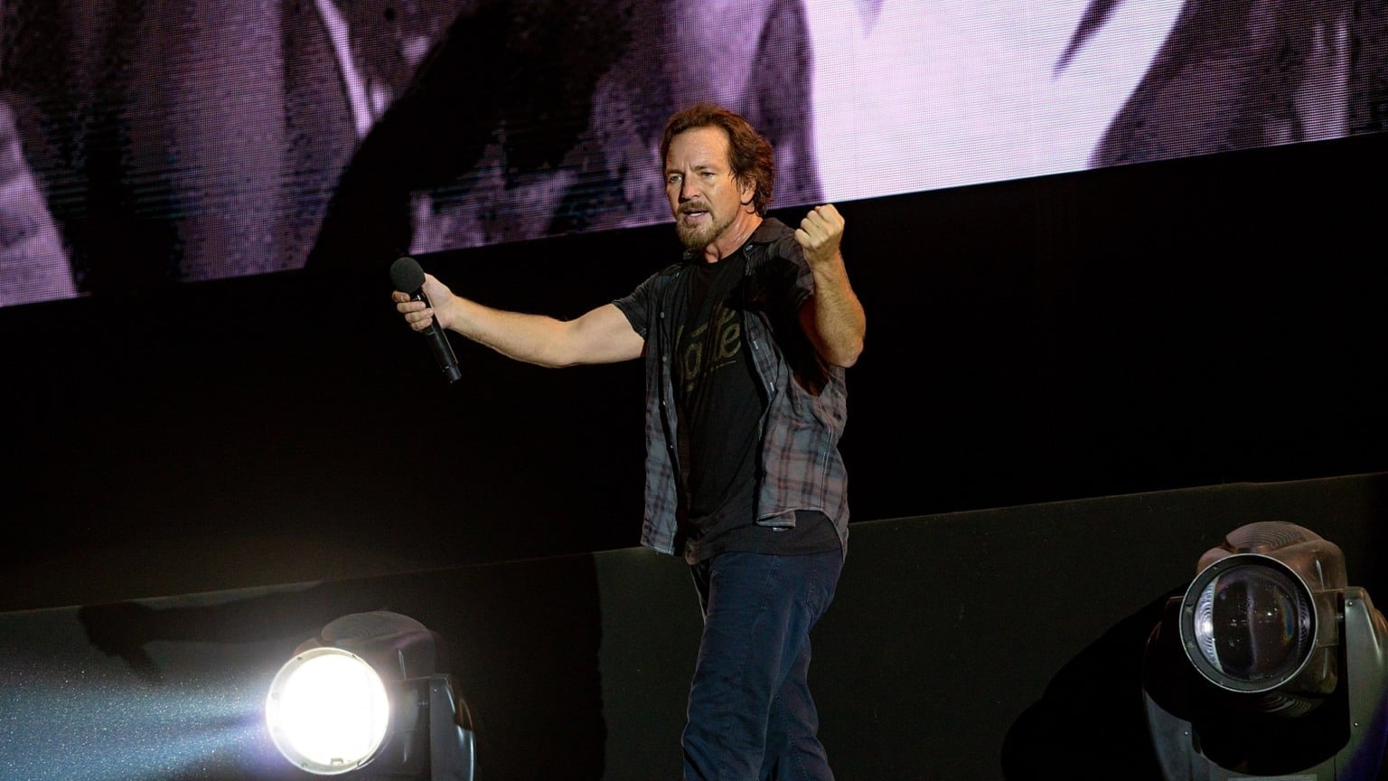 Rock in Rio teria Pearl Jam, mas virou besteira pop, diz vocalista do Live