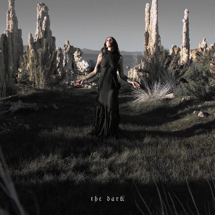 Chelsea Wolfe lança The Dark com Matt Chamberlain, do Pearl Jam