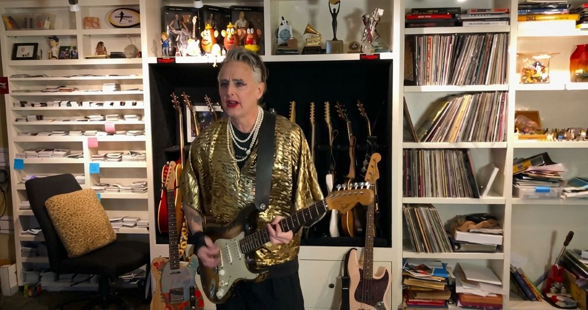 Mike McCready homenageia Tim Curry: Don't dream it, be it