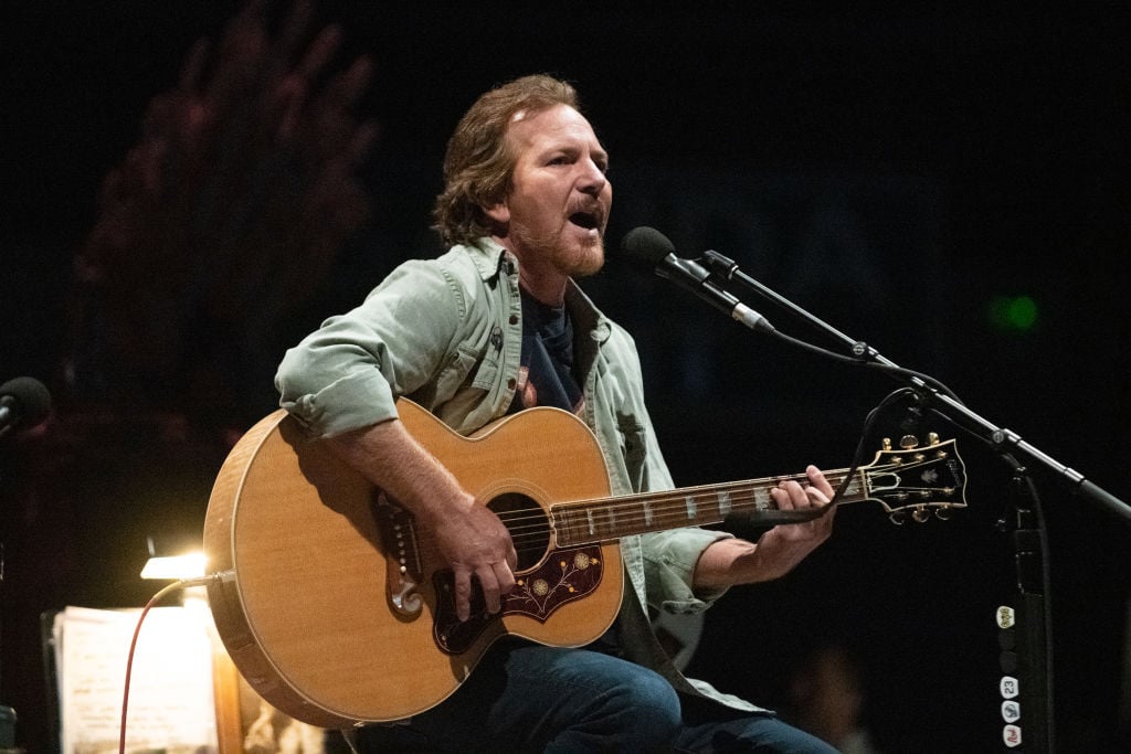 Eddie Vedder vê o espírito punk da sua juventude nos fãs de Taylor Swift