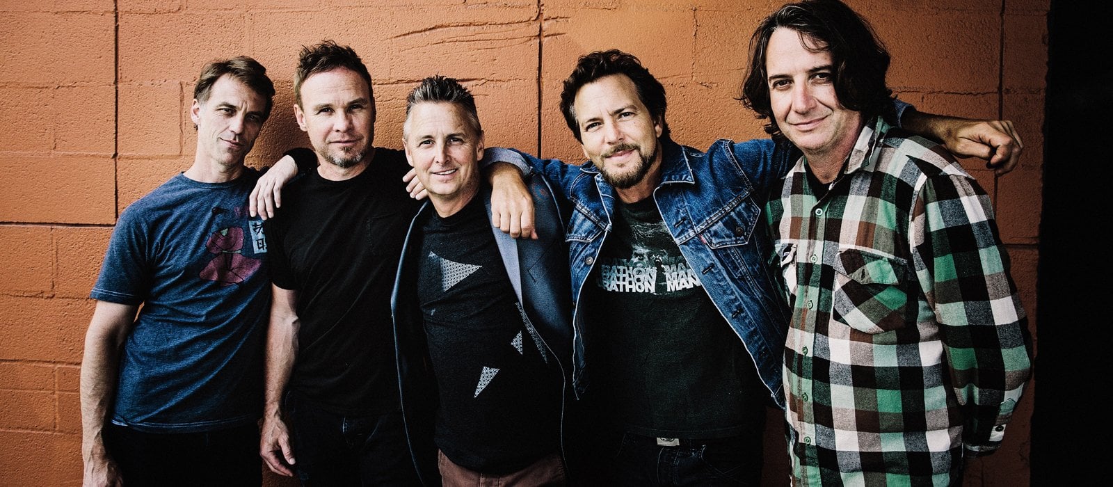 Pearl Jam anuncia Gigaton com 'Dance of the Clairvoyants' e fala de Jeff Ament