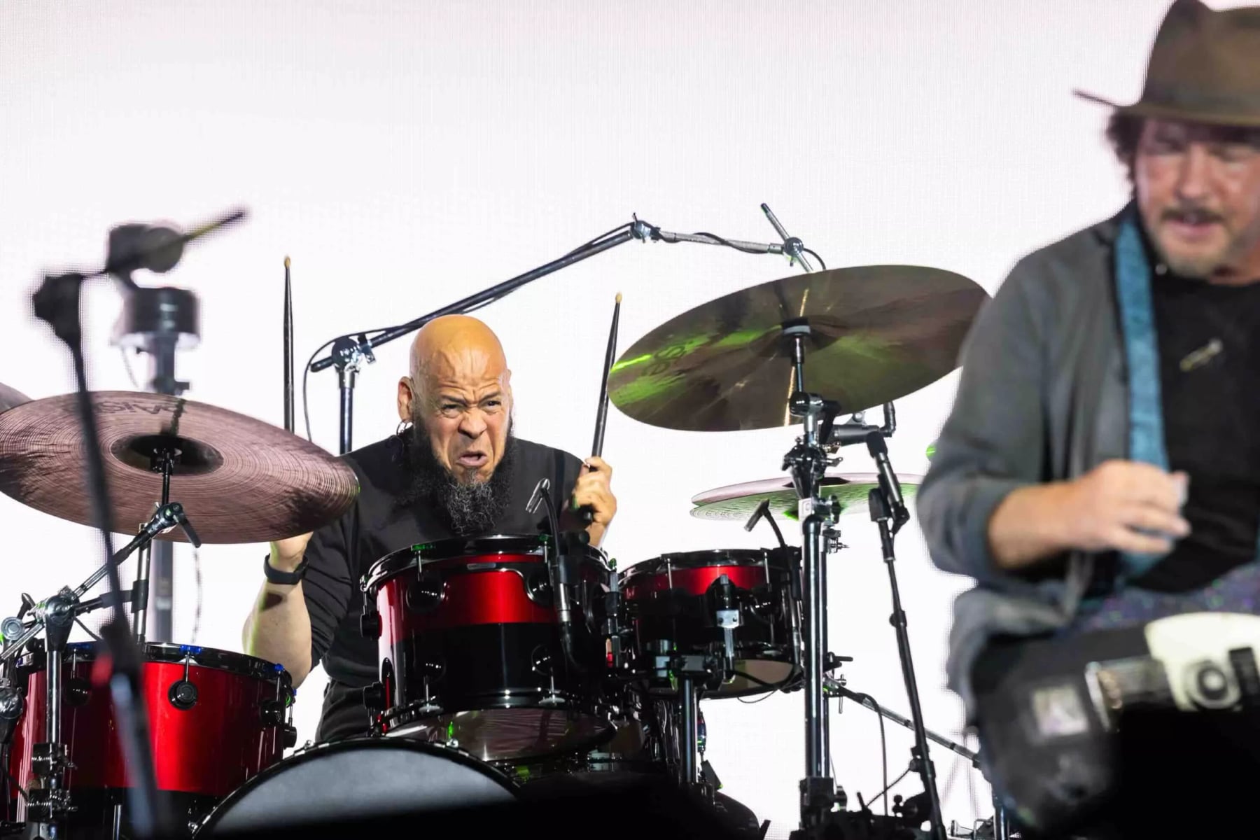 Pearl Jam apresenta Abe Laboriel Jr. como novo baterista no Ohana Festival