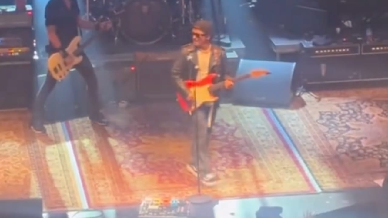 Eddie Vedder toca Corduroy, Better Man e Wishlist em show privado com Bruno Mars