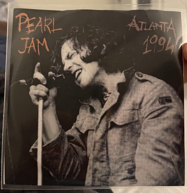 Fã compartilha sleeve impresso dos anos 90 para a fita de Atlanta 1994